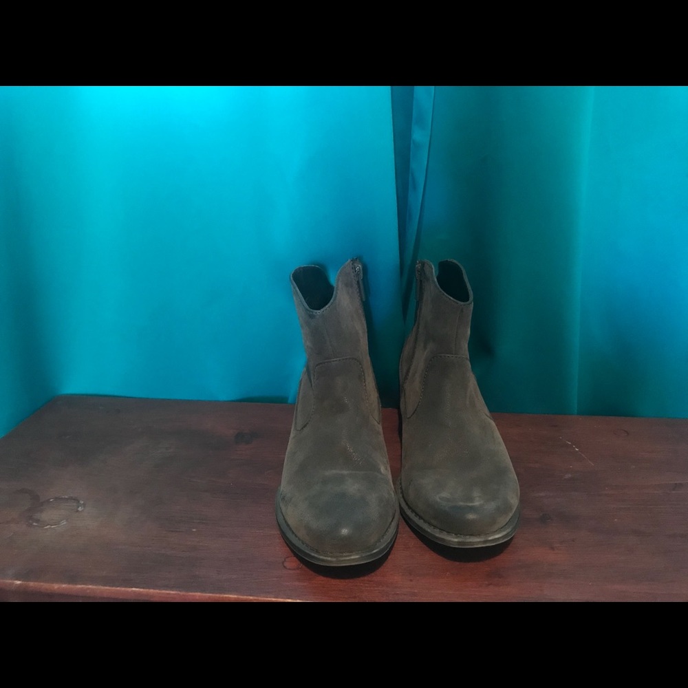 Great booties - Picture 2 of 3